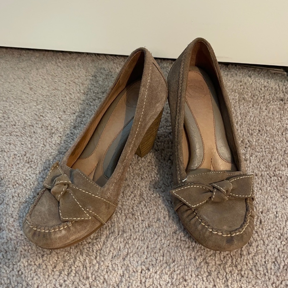 Suede Moccasin style heel with bow by Nurture